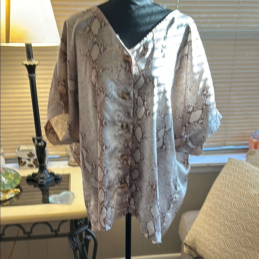 Entro Boxy White 3/4 Sleeve Blouse